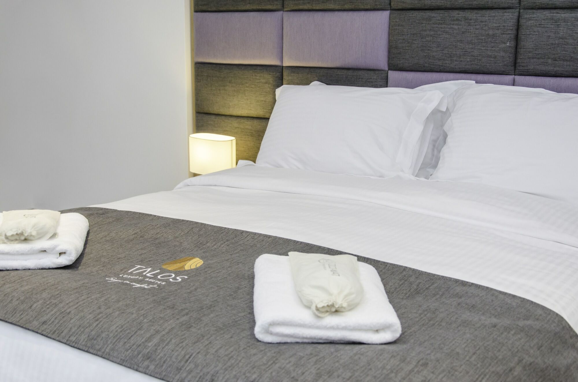 Talos Luxury Suites Конупідьяна Екстер'єр фото